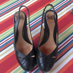 Sofft sling back size 5. Tons of compliments